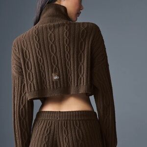 Alo Cable-Knit Cropped Winter Bliss Turtleneck (Espresso)- S